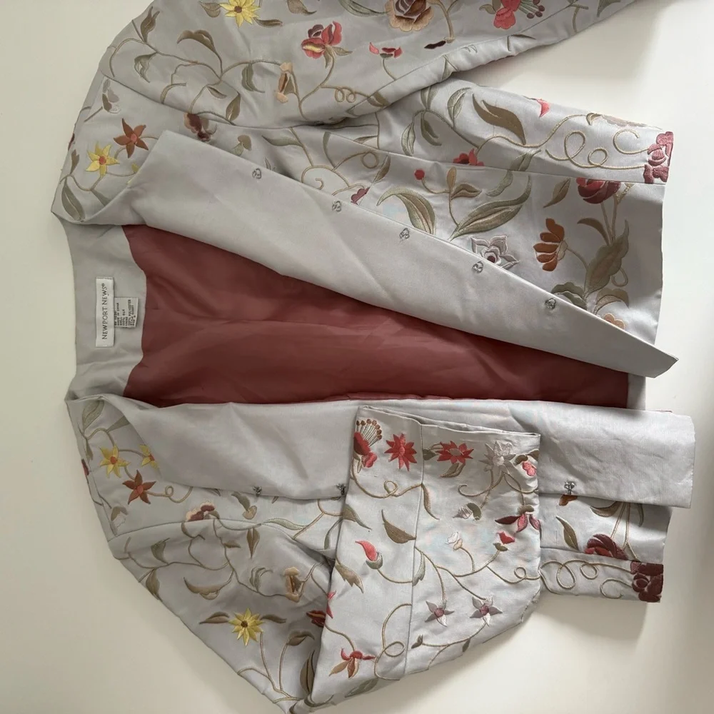 Newport‎ News Silk Embroidered Floral Cropped Jacket Gray Multicolor 4